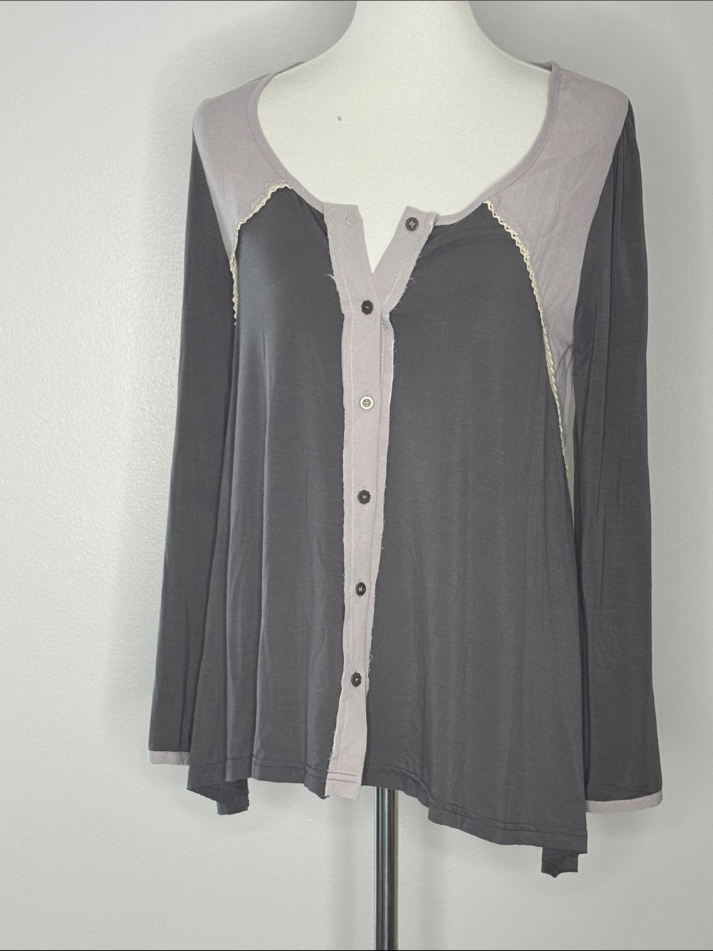POL Two-Tone Button-Front Long Sleeve Top in Dark & Med Gray Soft Everyday Wear
